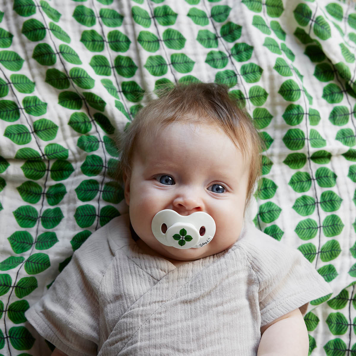 3 month old best sale pacifier